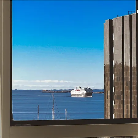 Hotel-like Comfort & Ocean Views Over Harbour * Будё