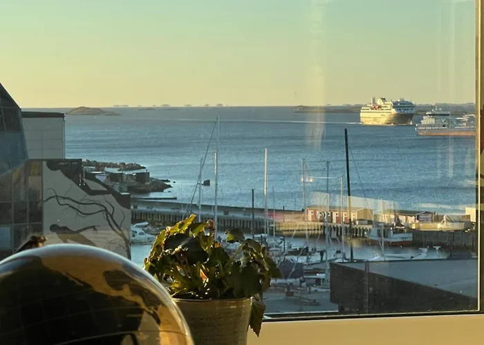 Апартаменты Hotel-like Comfort & Ocean Views Over Harbour *