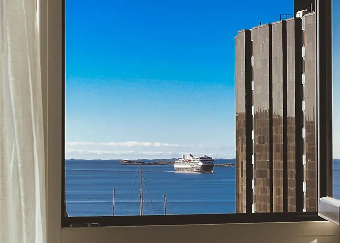 Hotel-like Comfort & Ocean Views Over Harbour * Будё