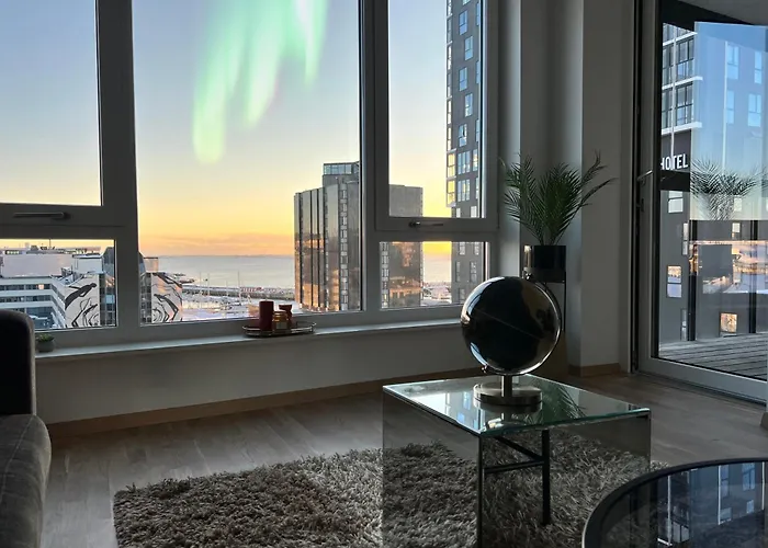 Hotel-like Comfort & Ocean Views Over Harbour Будё