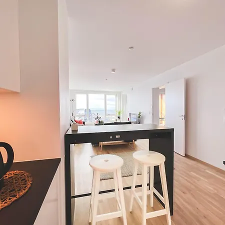 Apartment Hotel-like Comfort & Ocean Views Over Harbour