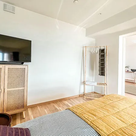 Hotel-like Comfort & Ocean Views Over Harbour شقة بودو